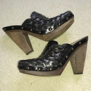 Leather mule clog